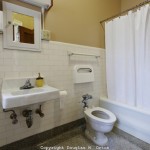 4121929-bathroom0231977402-0f65